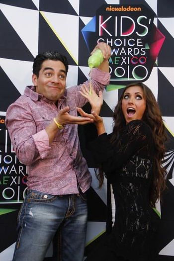 007~34 - 1-Anahi en Kids Choice Awards-1