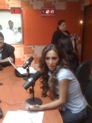 16235590_TXXUTGTOS - 1-Anahi New 2010-1