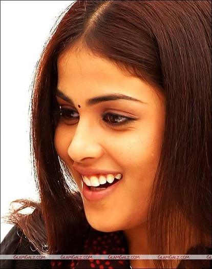 genelia_dsouza_glamorous_05