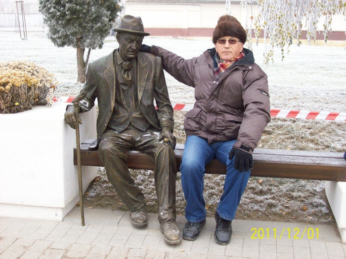 NE  CONSOLAM  AICI  , ASA ESTE  LA  ROMANI  .. NU L-AM  VAZUT  PE  BOC  SI  NICI  PE  BASESCU ...