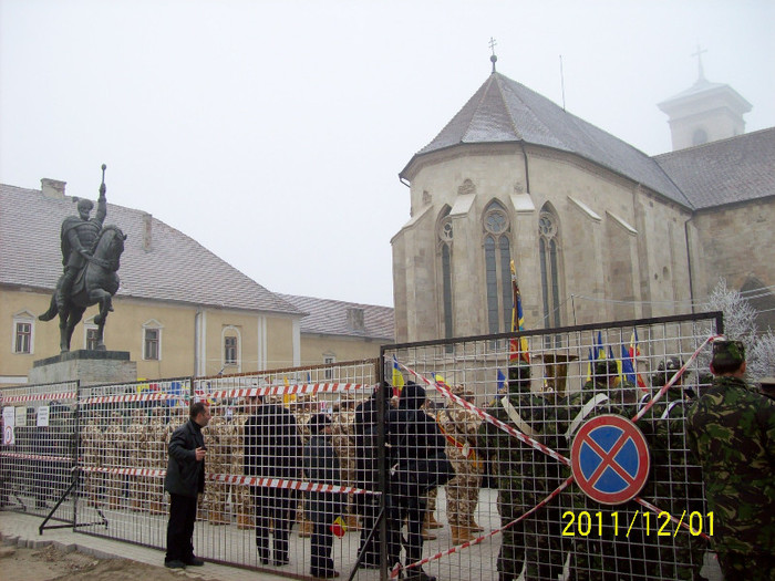 DEPUNERI  DE  COROA NE   DAR  CU  O  MINIMA ` ASISTENTA  , AM VENIT  DE  GEABA  LA  ALBA  IULIA  AZI