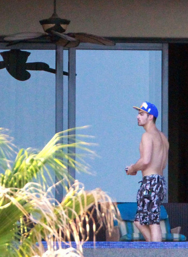 Joe+Jonas+Joe+Jonas+Vacation+vNBYHuPKOAHl