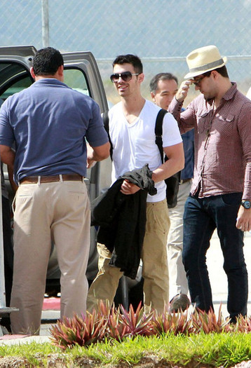 Joe+Jonas+Joe+Jonas+Vacation+wuzOutiHagul - Joe Jonas on Vacation