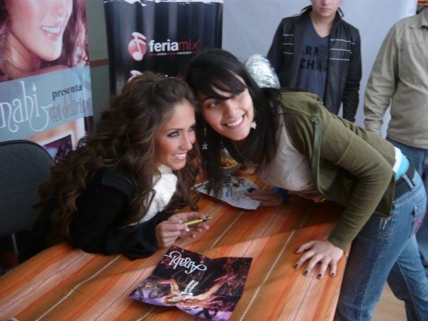 006 - 1-Anahi Tarde de Autografos na Feira Mix em Santiago Chile