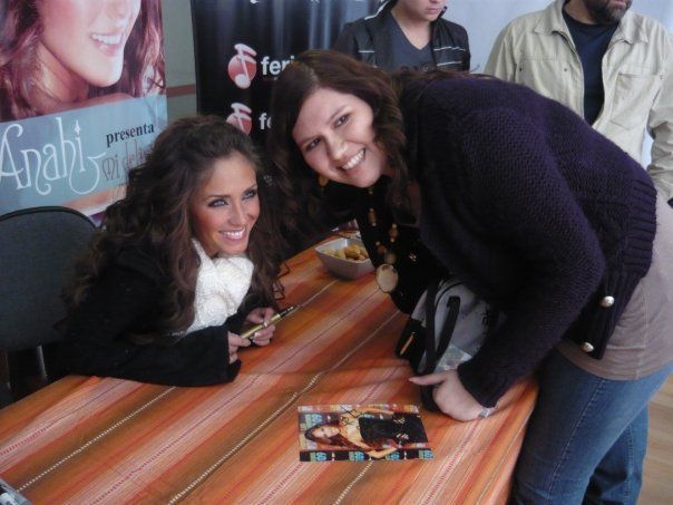 010 - 1-Anahi Tarde de Autografos na Feira Mix em Santiago Chile