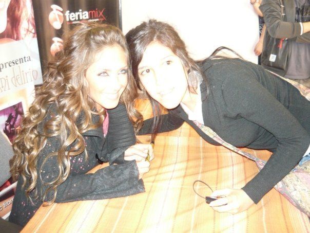 070 - 1-Anahi Tarde de Autografos na Feira Mix em Santiago Chile