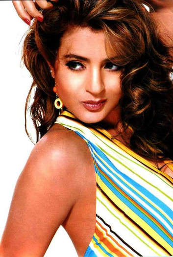 001893545 - Amisha Patel