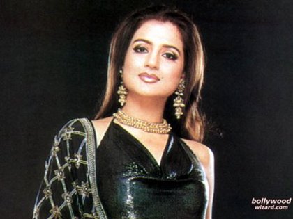 amisha_patel_045_1024x768_pcob - Amisha Patel