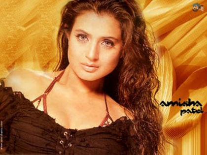 amisha-patel-hairstyle-pictures-10