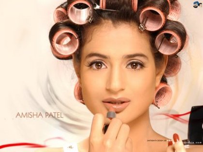 amisha-patel-hairstyle-pictures-12