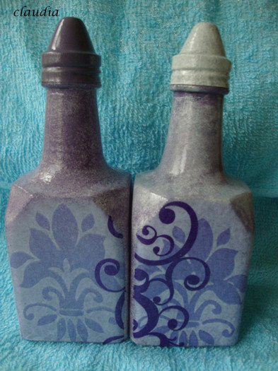 set ulei/otet  15; -set 2 sticlute pt ulei si otet
-decorate cu tehnica servetelului si pictate manual
