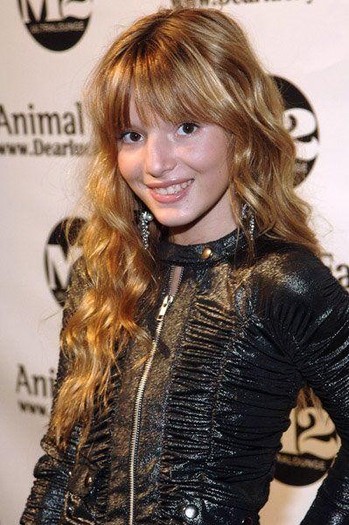 Bella_Thorne_1259504456_4