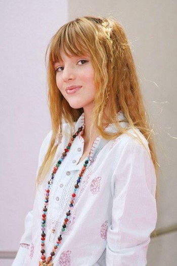 Bella_Thorne_1259504489_4