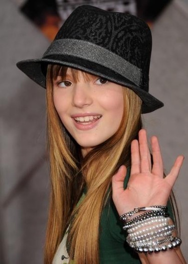 Bella_Thorne_1259504503_2