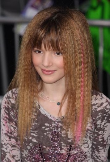 Bella_Thorne_1259504503_4
