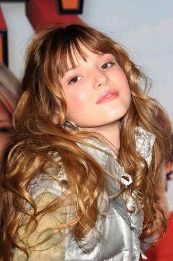 Bella_Thorne_1259504530_2
