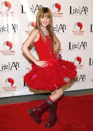Bella_Thorne_1259504530_3