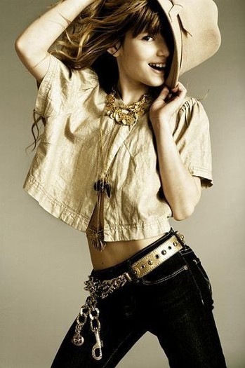 Bella_Thorne_1259504654_3