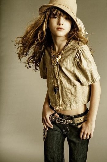 Bella_Thorne_1259504654_4