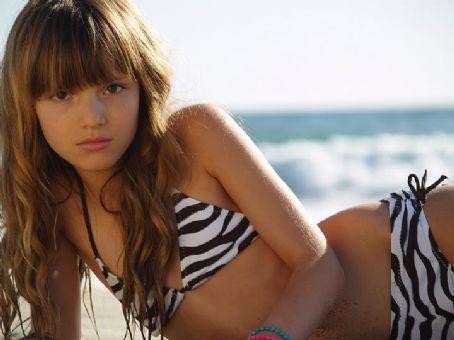 Bella_Thorne_1259504675_4