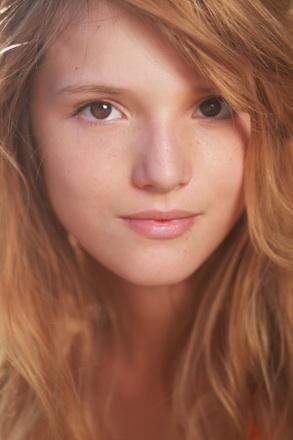 Bella_Thorne_1259504785_0