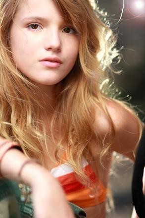 Bella_Thorne_1259504787_3