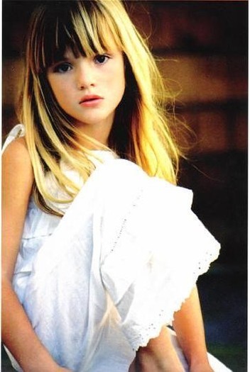 Bella_Thorne_1259504824_1