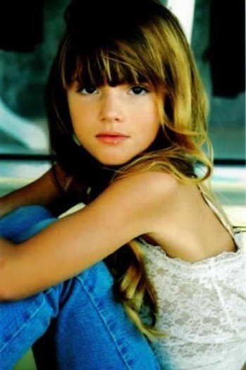 Bella_Thorne_1259504840_3