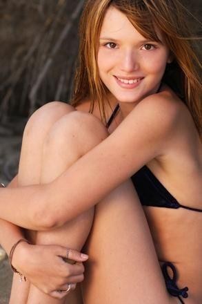 Bella_Thorne_1259504914_2