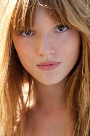 Bella_Thorne_1259504940_4