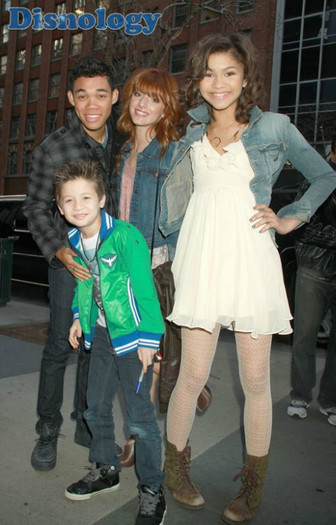 Shake-It-Up-Cast-NYC