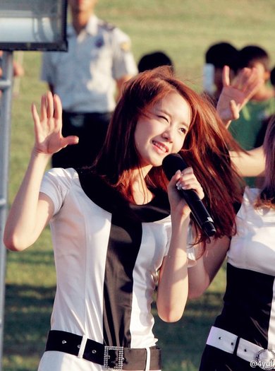 284189_204225729626238_100001164385349_539006_5063504_n - Yoona o
