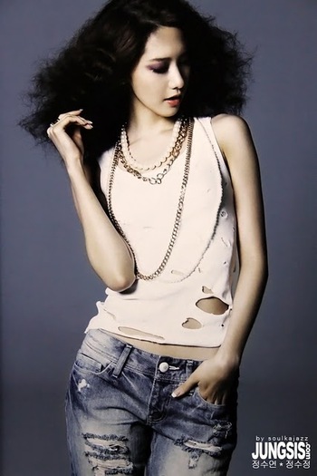 SNSD-YoonA-1st-Japan-Arena-Tour-girls-generation-snsd-23737579-427-640