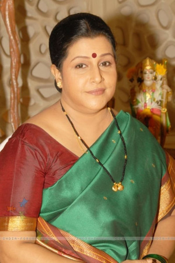 Savita Prabhune-Sulachna - Actori - Pavitra Rishta