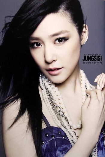 SNSD-Tiffany-1st-Japan-Arena-Tour-girls-generation-snsd-23737337-427-640