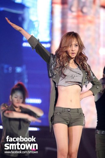 2011 SNSD Tour Pictures Yuri - Yuri