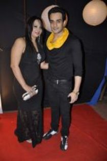 thumb_Angad Hasija at Zee Rishtey Awards in Andheri Sports Complex on 26th Nov 2011 (133) - angad hasija soooper frumy