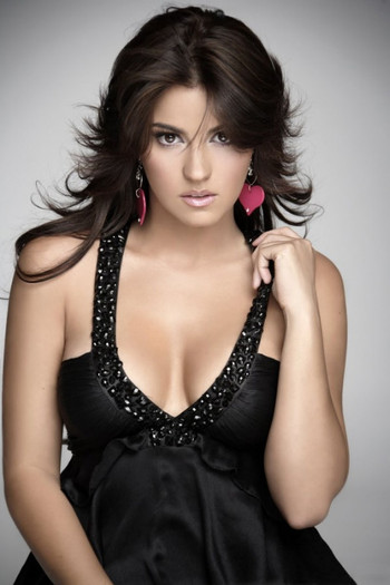 37 - Maite Perroni