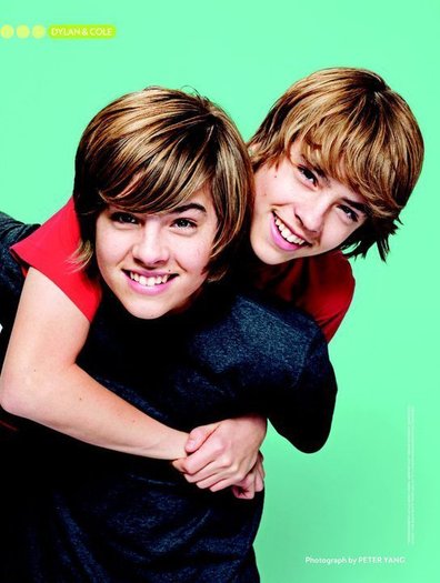Twins-the-sprouse-brothers-16788254-544-720 - o - The suite life of Zack and Cody - o