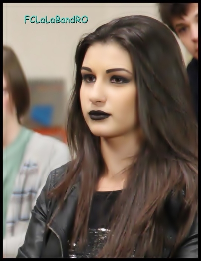 382883_284142978288097_268765676492494_751893_832116693_n - xAlina