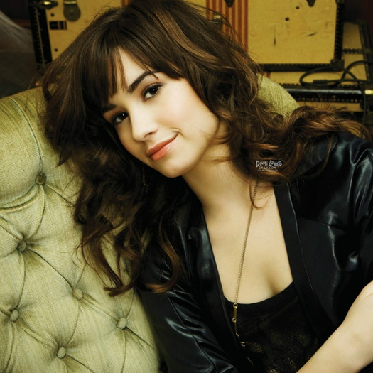 DemiLovato_ipad_wallpaper