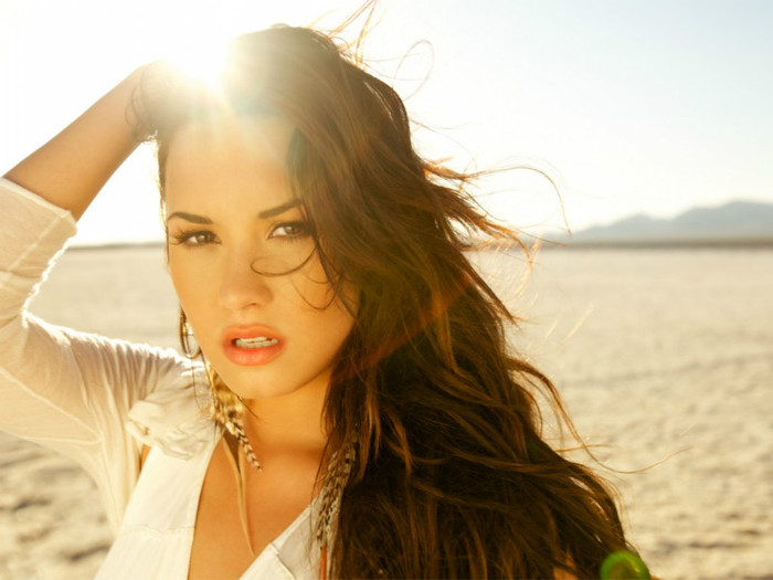 skyscraper-Demi-Lovato-skyscraper-demi-lovato-wallpaper-skyscraper-wallpaper-demi-lovato-2011-1024x7 - Poze cu detoate