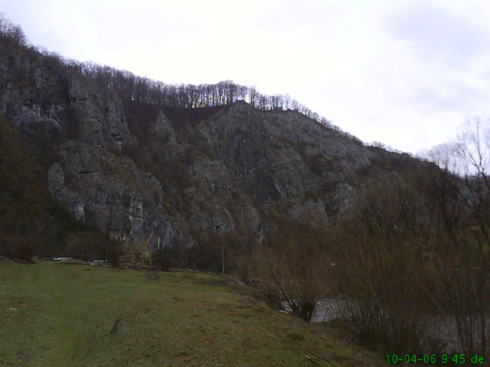 lacul lesu pe drum spre lac 011