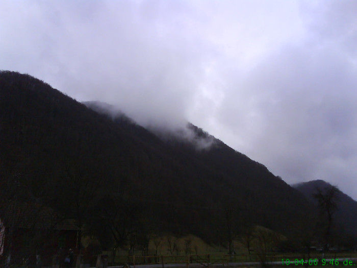 lacul lesu pe drum spre lac 012