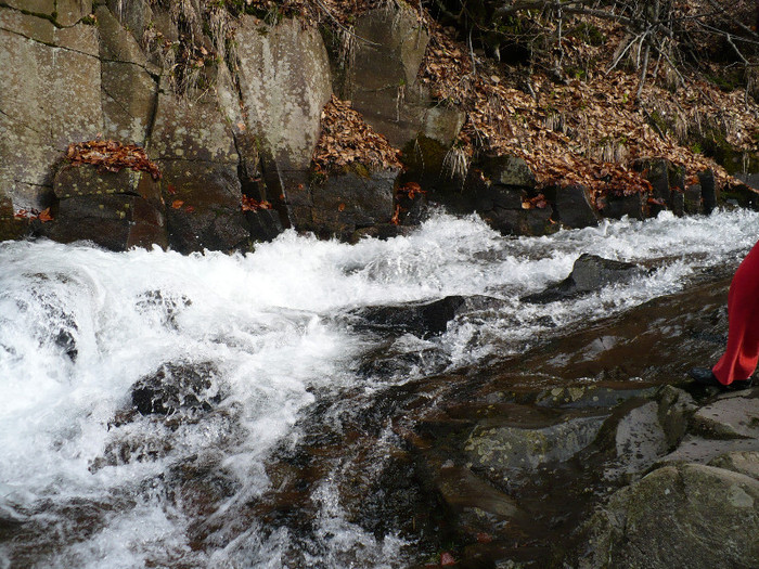 coborand de la Izvoare la Firiza 012