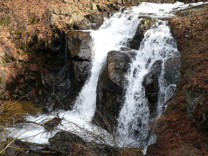 coborand de la Izvoare la Firiza 015 - LACUL FIRIZA SI STATIUNEA IZVOARELE