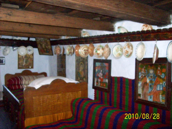 INTERIOR DE CASA TARANEASCA DIN PALOS .