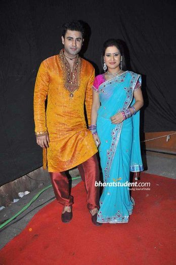 33670_166181330063424_114595291888695_568317_149402_n - xxAther Habib si Pooja Joshixx