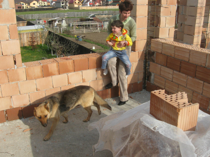 deni cu mami la etaj