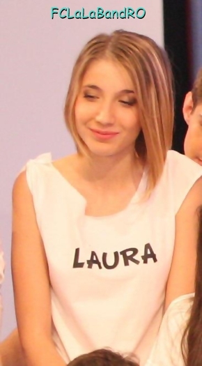 306954_274551509229781_263880400296892_1107792_1966467332_n - xMonica